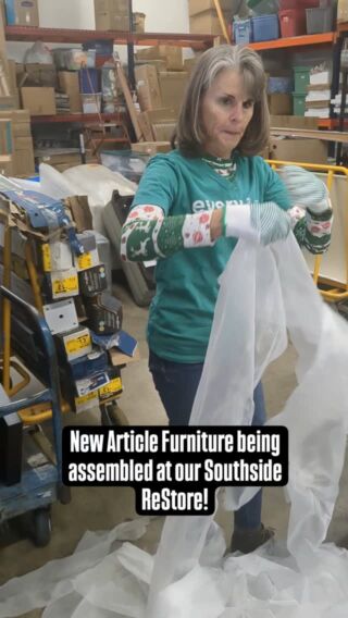 Dedicated workers assembling Article Furniture!

#rva #rvathrifting #rvasouthside